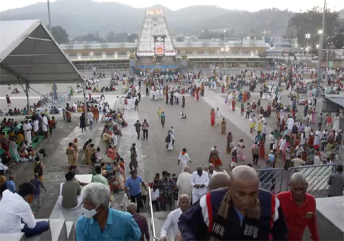 devotees rush in tirumala