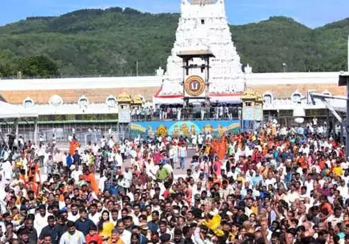 devotees rush in tirumala