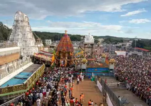 devotees rush in tirumala