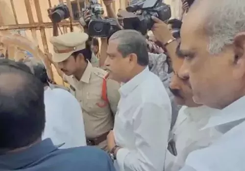 sajjala attend cid inquiry in tdp office case