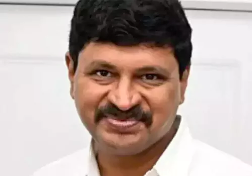 who is behind han written slips