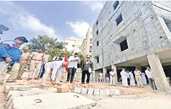 ttd to demolish saradapeetham illegal constructions