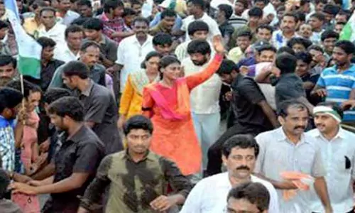 Sharmila padayatra 6th day