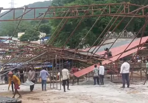 సింహాద్రి అప్పన్న ఆలయంలో కూలిన షెడ్డు