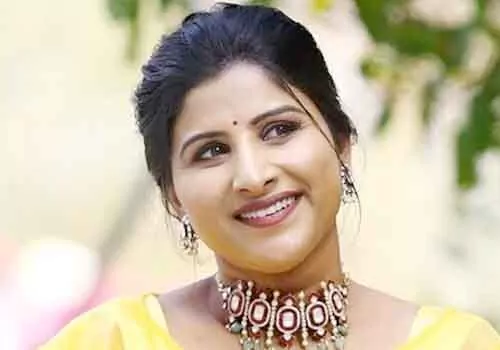 మైక్రో ఫైనాన్స్ పేరుతో రూ.10 కోట్ల మోసం కేసు… సింగర్ మంగ్లీ సహా ఐదుగురిపై కేసు నమోదు