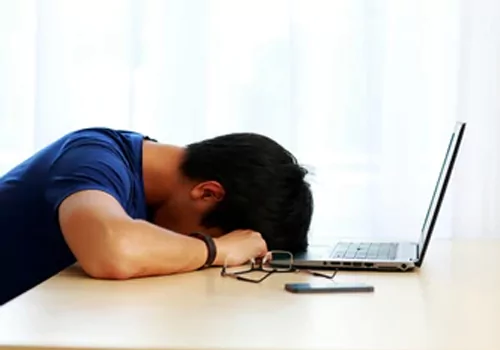 why you feel sleepy after lunch