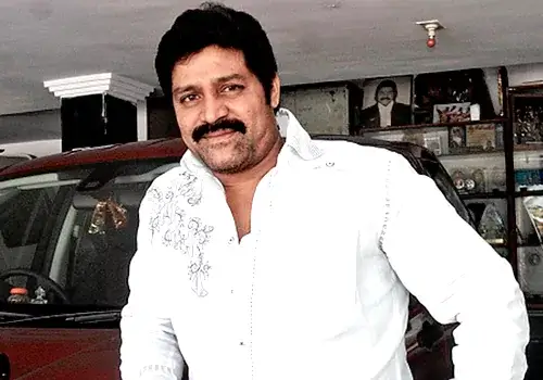 సినిమాల్లోనే కాదు.. నిజ జీవితంలోనూ రియల్‌ స్టార్‌ అనిపించుకున్న శ్రీహరి!