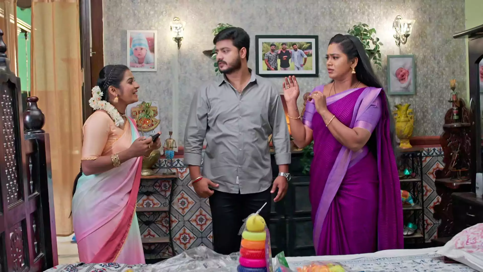 Illu illalu pillalu : అమూల్యను ఏడిపించిన విశ్వ గ్యాంగ్.. చందుకి అసలు నిజం చెప్పేసిన వల్లి!