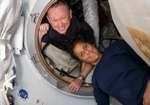 sunitha williams get 4dollars per day as compensation