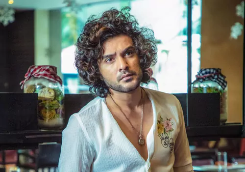 టిల్లుతో మెగా డైరెక్టర్.. పవన్ కళ్యాణ్ సినిమా అటకెక్కినట్టేనా!