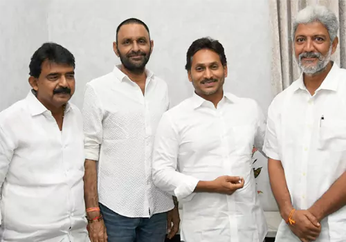 kodalinani and vallabaneni vamshi appearence changed completely