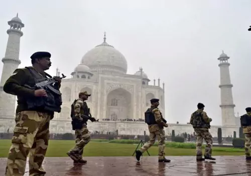 Bomb threat to Taj Mahal
