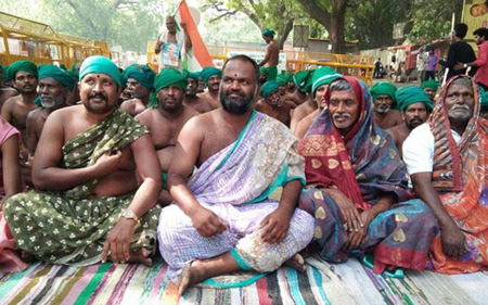  tamil nadu farmers protest sarees