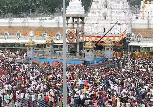 devotees rush in tirumala