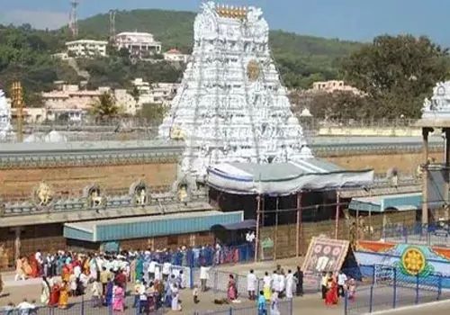 devotees rush in tirumala