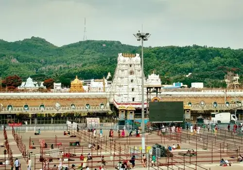 devotees rush in tirumala