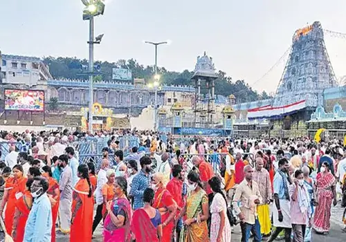 devotees rush in tirumala