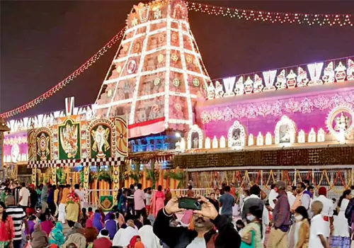 devotees rush in tirumala
