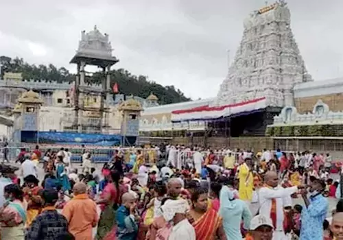devotees rush in tirumala