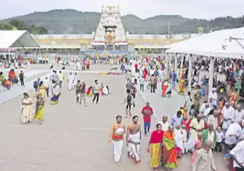 devotees rush in tirumala