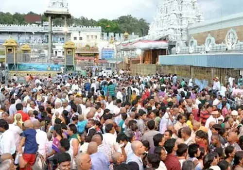 devotees rush in tirumala