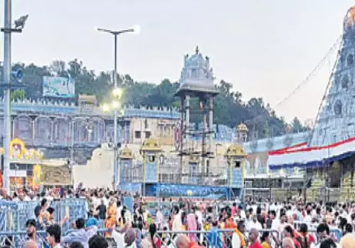 devotees rush in tirumala