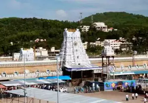 devotees rush normal in tirumala