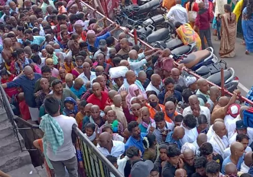 devotees rush in tirumala