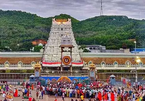 devotees rush in tirumala