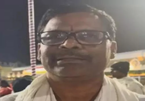 jagan follower political sloguns in tirumala