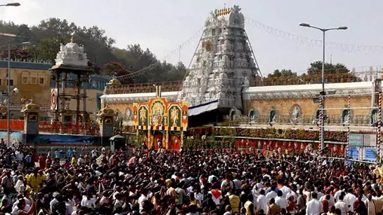 devotees rush in tirumala