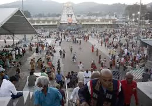 devotees rush in tirumala