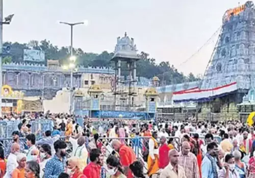 devotees rush in tirumala