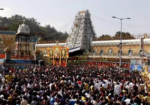 devotees rush in tirumala
