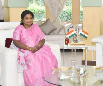 CS Somesh Kumar And Governor Tamilisai Meet