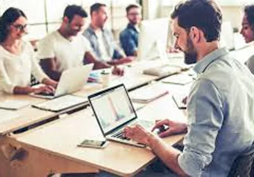 uae govt announce 4 and half working days in a week 