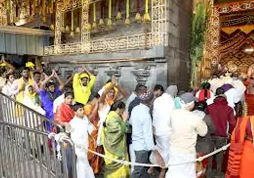 devotees rush in tirumala