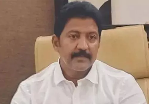 vallabhaneni vamshi brief meet with ycp supporters in gannavaram