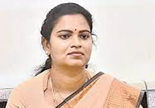 chilakaluripeta people ready to give return gift to minister  rajani