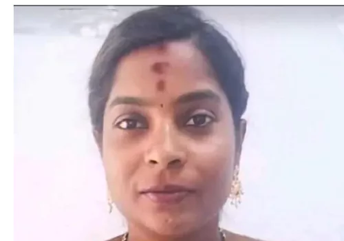 cunning women decieved for 18crores