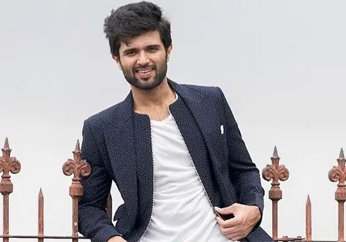 అది నా పిల్ల..డైలాగ్ తో ఎంట్రీ ఇచ్చిన విజయ్ దేవరకొండ