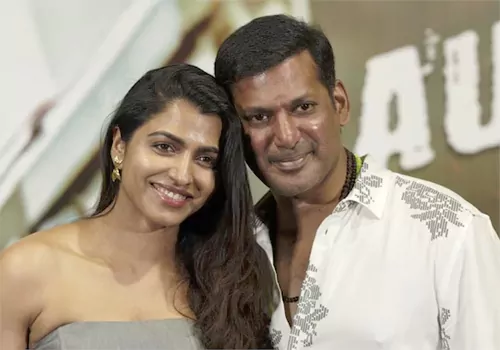 విశాల్ చేసుకోబోయే ధన్సిక బ్యాక్ గ్రౌండ్  తెలిస్తే షాక్ అవుతారు 