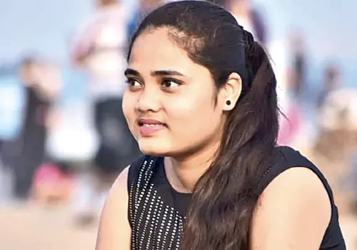 విశాఖ యువతి ఆత్మహత్య కేసులో  ట్విస్ట్... ఆరుగురు స్నేహితులు అరెస్ట్!