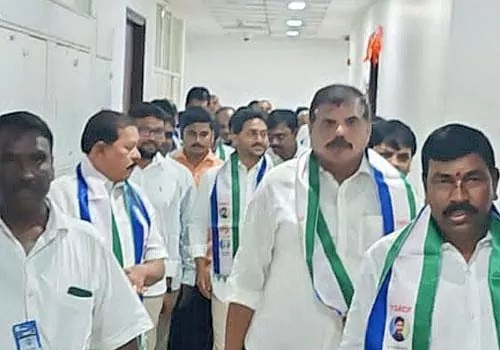 jagan attend assembly only for attendence