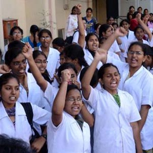 junior doctors protest telangana state police osmania