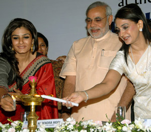 Raveena Tandon praises Narendra Modi cleanliness drive swachh bhatat 