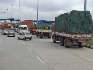 vehicles between andhra pradesh telangana check post