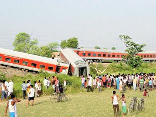 Rajdhani Express derails near Chhapra