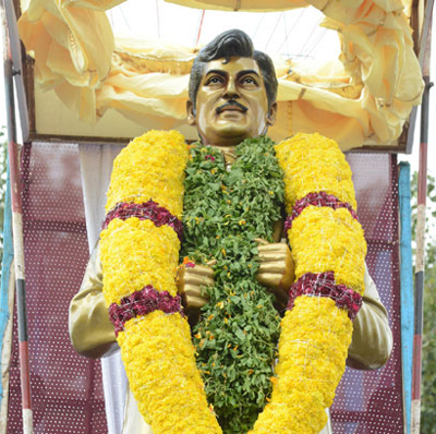 shobhan babu statue
