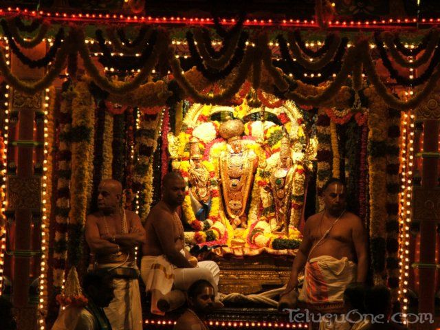 tirumalatheppothsavam10.jpg
